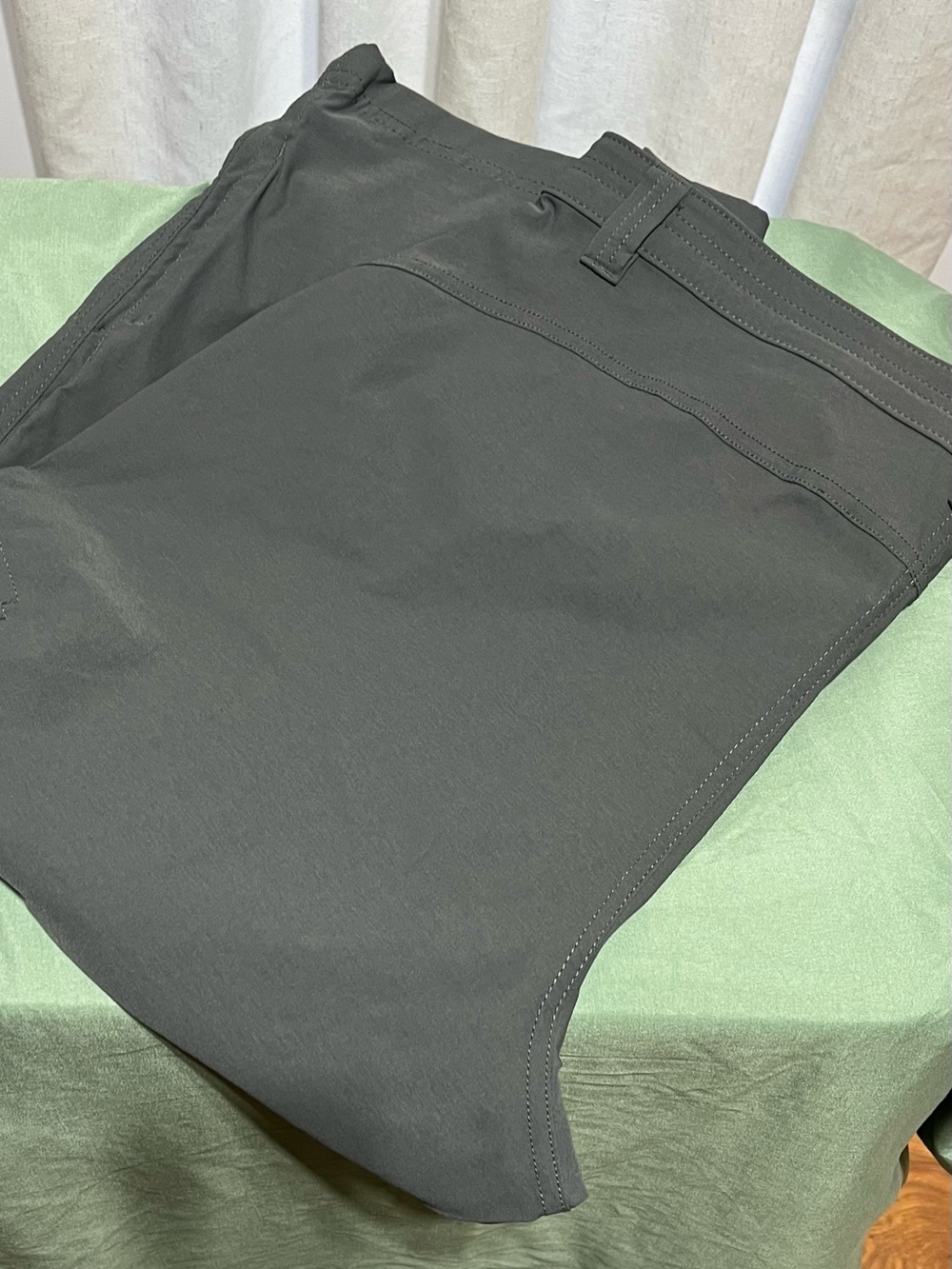 Eddie Bauer Black Women's Size 16 light weight quick dry capris